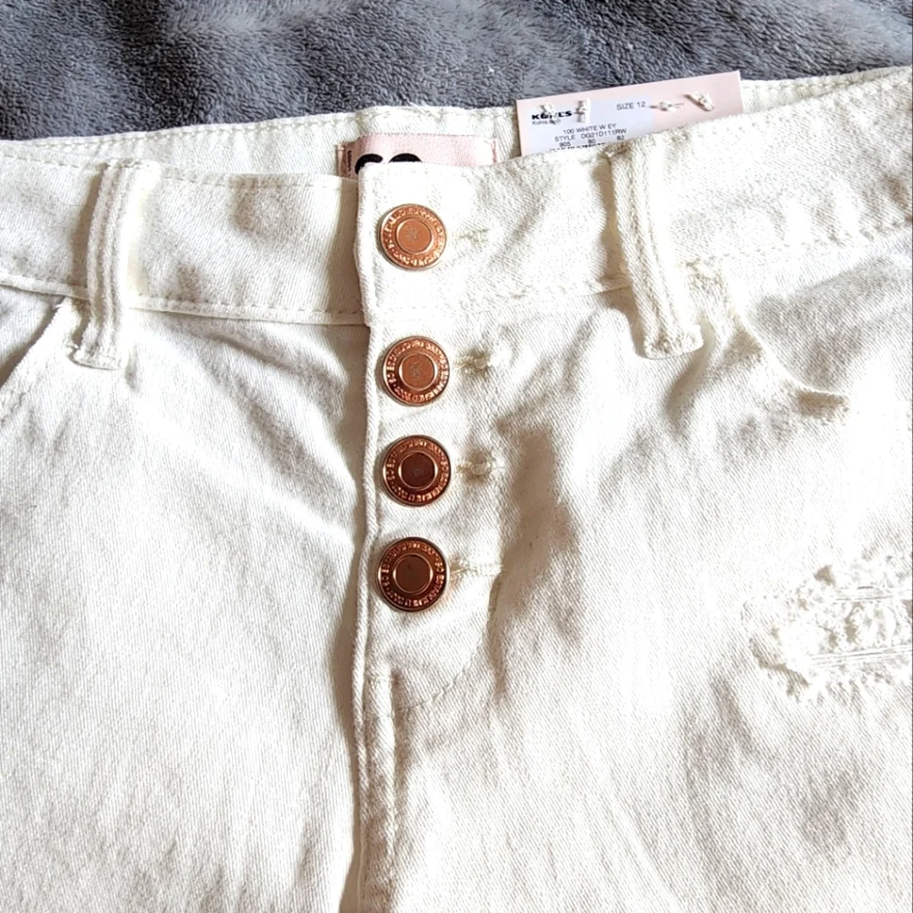 So girls mid rise distressed white jean shorts snap button fly sz 12 nwt - Picture 2 of 5